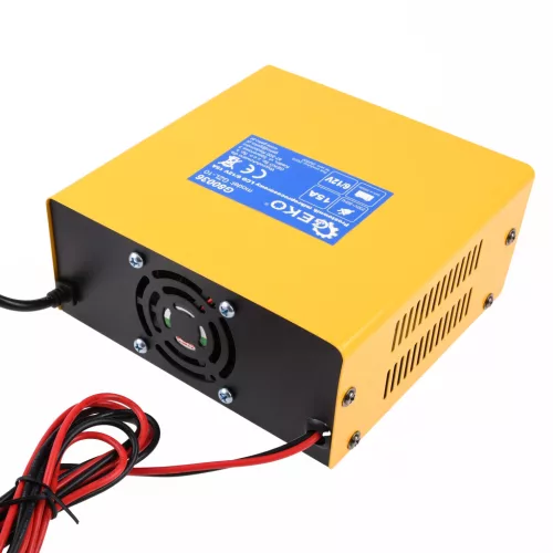 Akkumulátortöltő, mikroprocesszoros, LCD, 6/12V, 15A